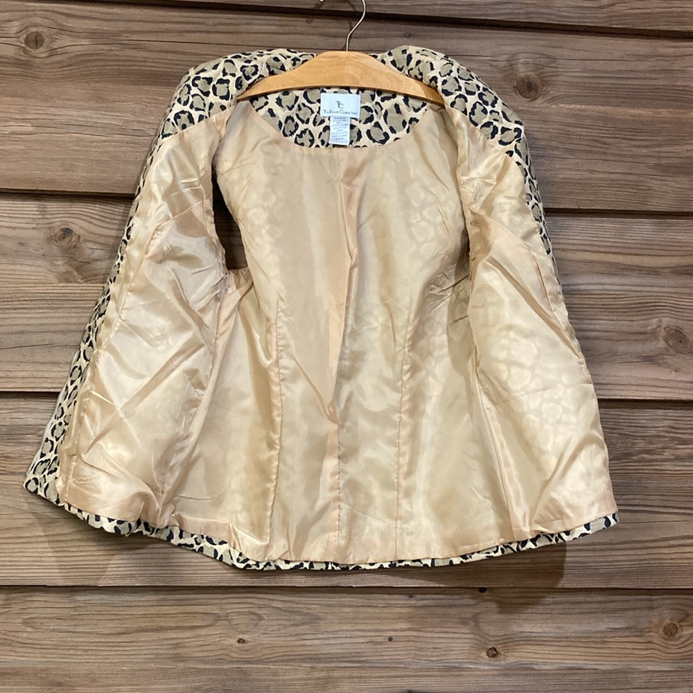 The Travel Collection Leopard Vest - Picture 7 of 7